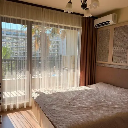 Луксозен Апартамент В К-Кс Златни Пясъци Hotell 4*